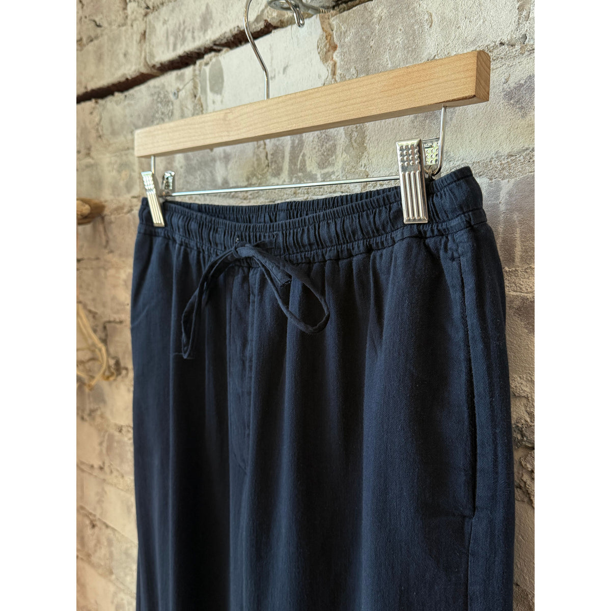 Women's Pulam Woven Pant by Hartford Women's in night color, featuring a relaxed fit and woven fabric for comfortable style.