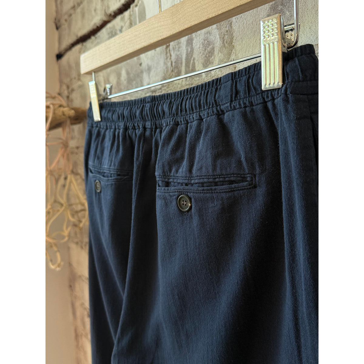 Women's Pulam Woven Pant in Night by Hartford Women's, featuring lightweight woven fabric and a relaxed fit.
