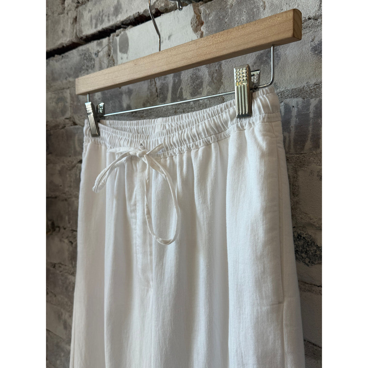 Women's white Pulam woven pant by Hartford Women's, featuring a comfortable, stylish design with intricate woven fabric.