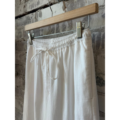 Women's white Pulam woven pant by Hartford Women's, featuring a comfortable, stylish design with intricate woven fabric.