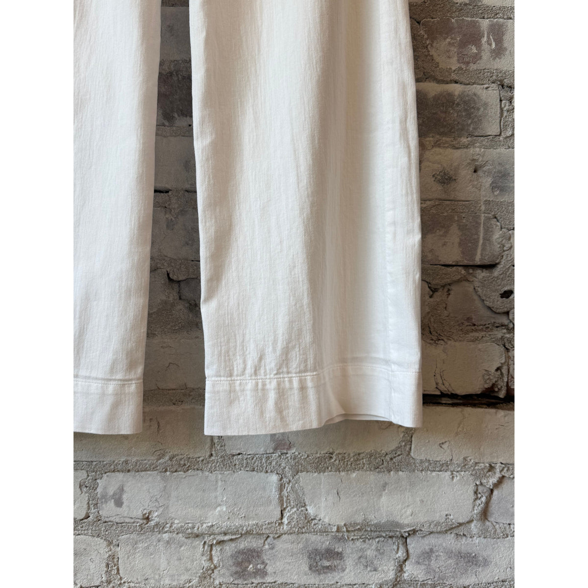 White Pulam woven pant for women by Hartford Women's, featuring a comfortable, stylish design with a relaxed fit.