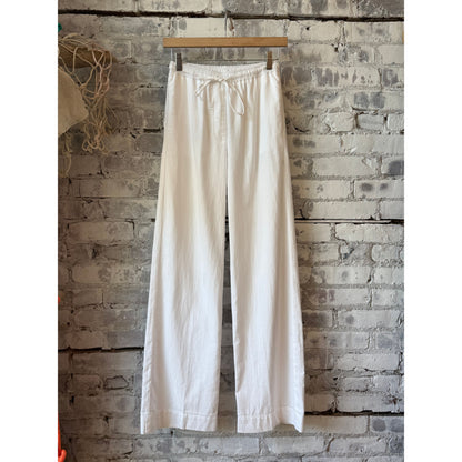 White Pulam woven pant for women by Hartford Women's, featuring a relaxed fit and textured fabric.