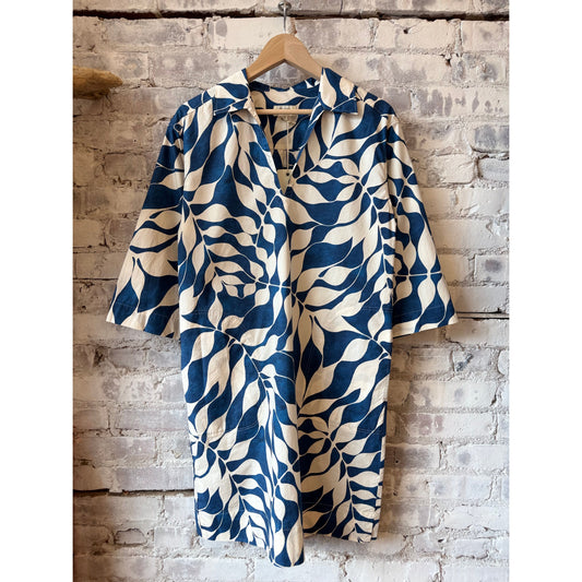 Women's Ralli woven dress in raw white and blue from Hartford Women's, featuring a relaxed fit with intricate woven patterns.