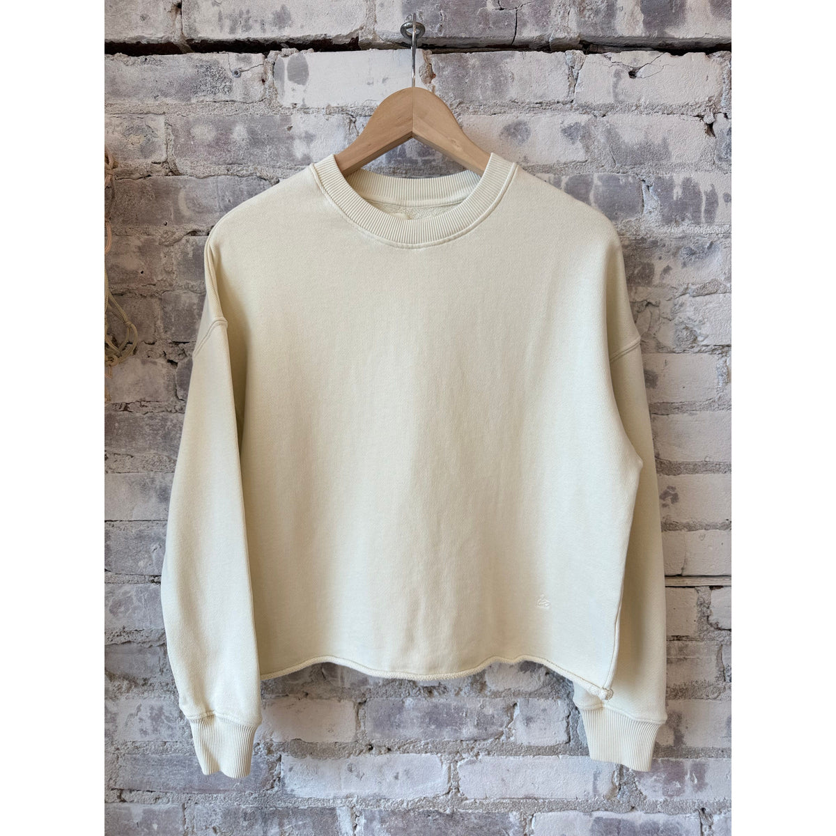 Women's retro fleece sweatshirt by Merz b. Schwanen in cashew with open-edge hem, cozy fleece fabric and relaxed fit.
