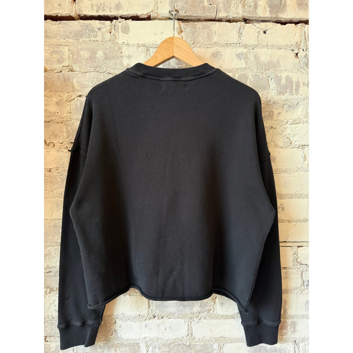 Women's charcoal retro fleece sweatshirt by Merz b. Schwanen with open edge hem, casual cozy style and relaxed fit.