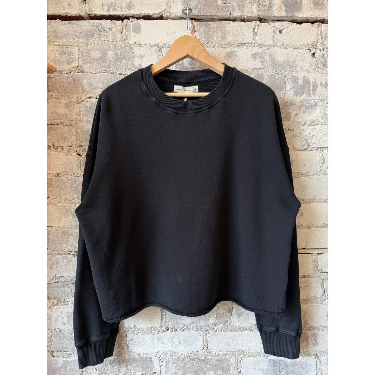 Women's retro fleece sweatshirt by Merz b. Schwanen in charcoal with open edge hem and relaxed fit.