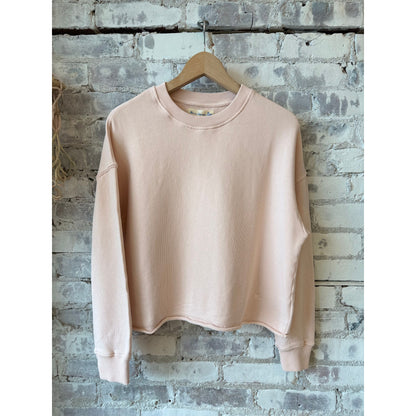 Women's Merz b. Schwanen retro fleece sweatshirt with open-edge hem, featuring a cozy fleece texture and stylish open hem detail.