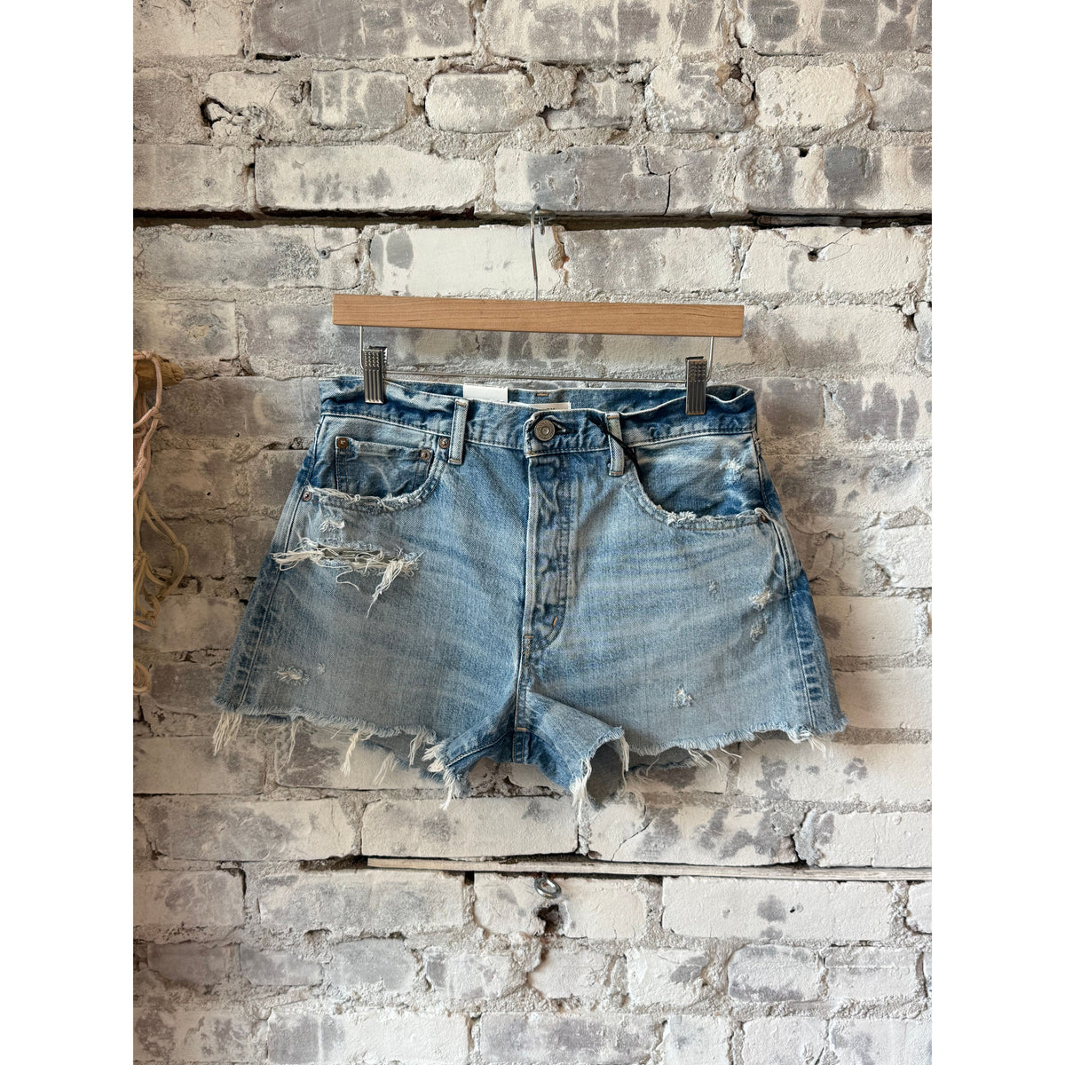 Light blue Moussy Ridgemere women's shorts with a relaxed fit and casual style, displayed on a neutral background.