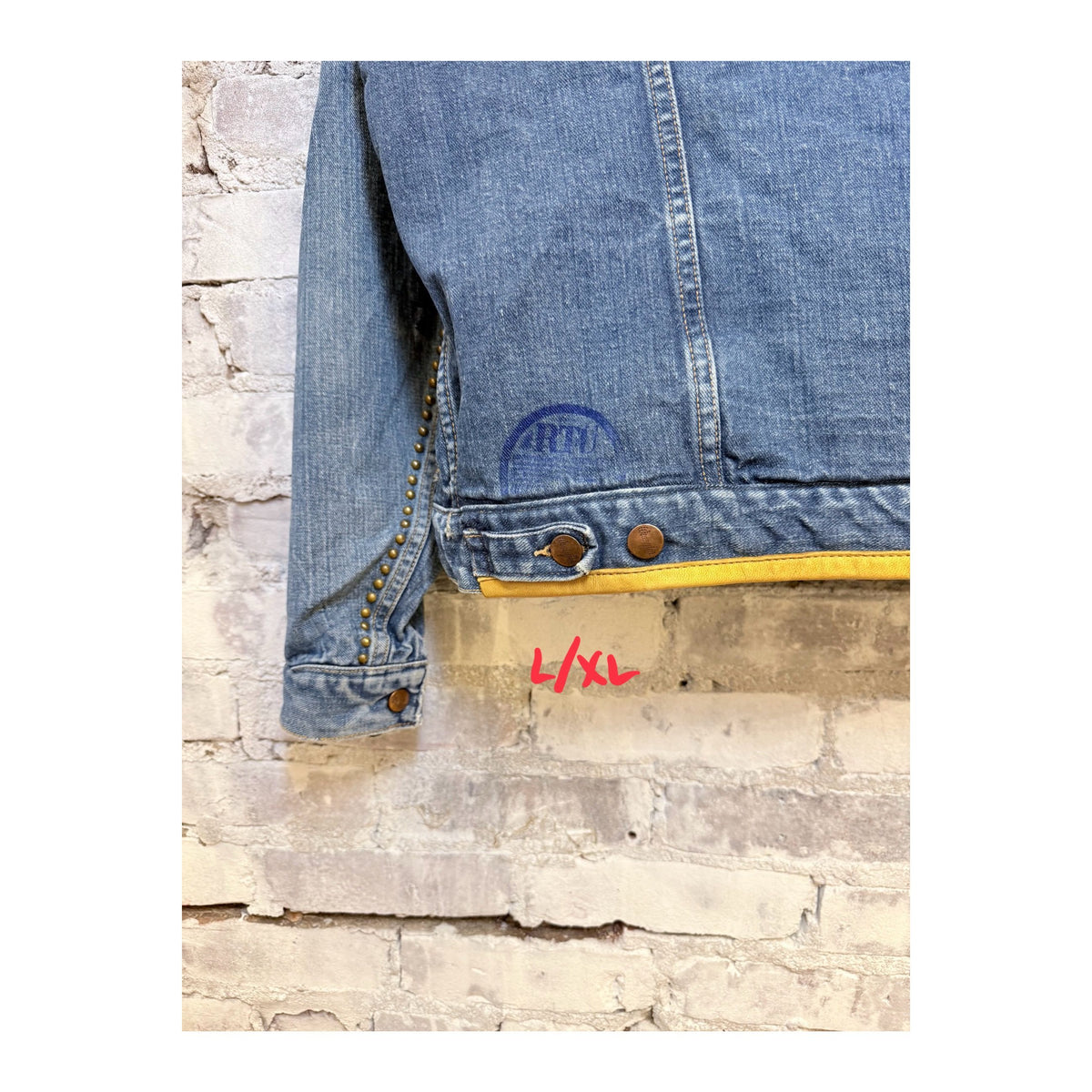 Women's Freecity RTU 1972 SuperVintAGE Americana jacket with vintage patina, featuring classic Americana style and distressed fabric details.