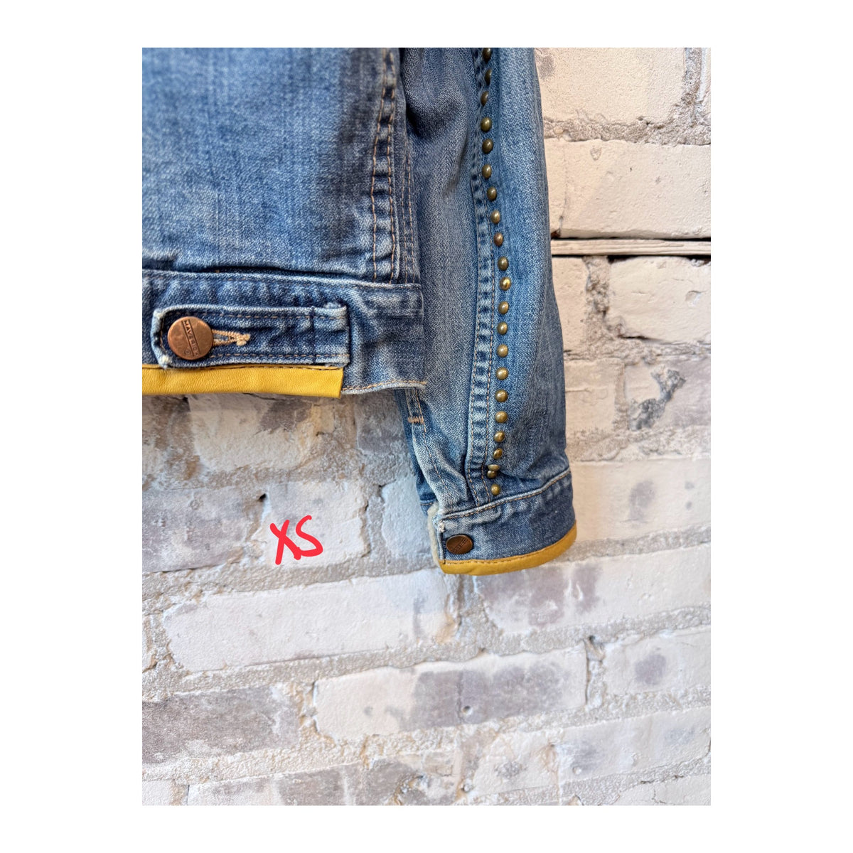 Women's Freecity RTU 1972 SuperVintage Americana jacket with vintage patina, featuring classic denim style and worn-in details.