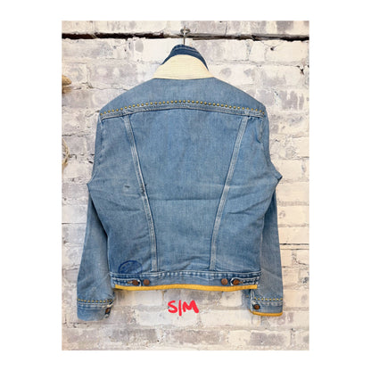 Women's Freecity vintage Americana jacket with retro patina, featuring distressed fabric and classic design details.