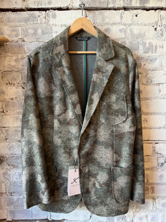 Olive Jerry Kaye scuba back camo jacket with hood and front zipper, stylish outdoor jacket with camouflage pattern.