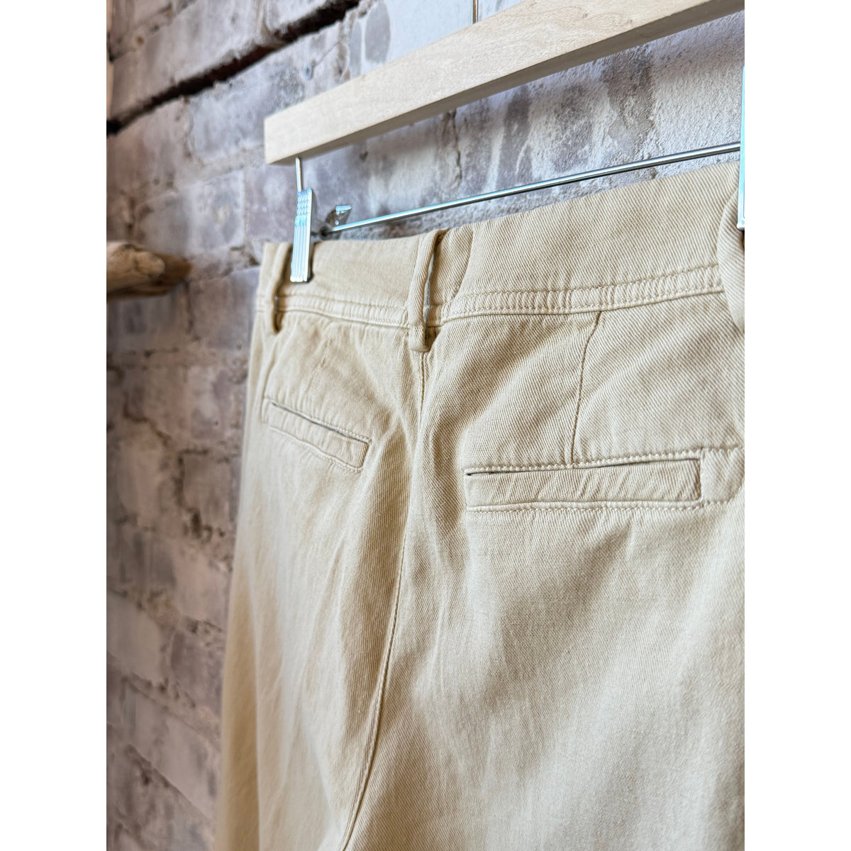 Women's Serandon Cotton-Linen Pant in Clay Beige by Closed, showing relaxed fit and natural fiber texture.
