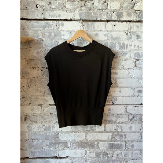 Women's sleeveless cashmere and silk crewneck jumper in maple brown from Closed Women's, showcasing soft, luxurious fabric and stylish fit.