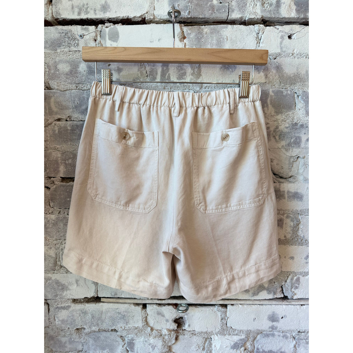 Women's Hartford Stefi Woven Short in stone, casual summer shorts with a woven texture and comfortable fit.