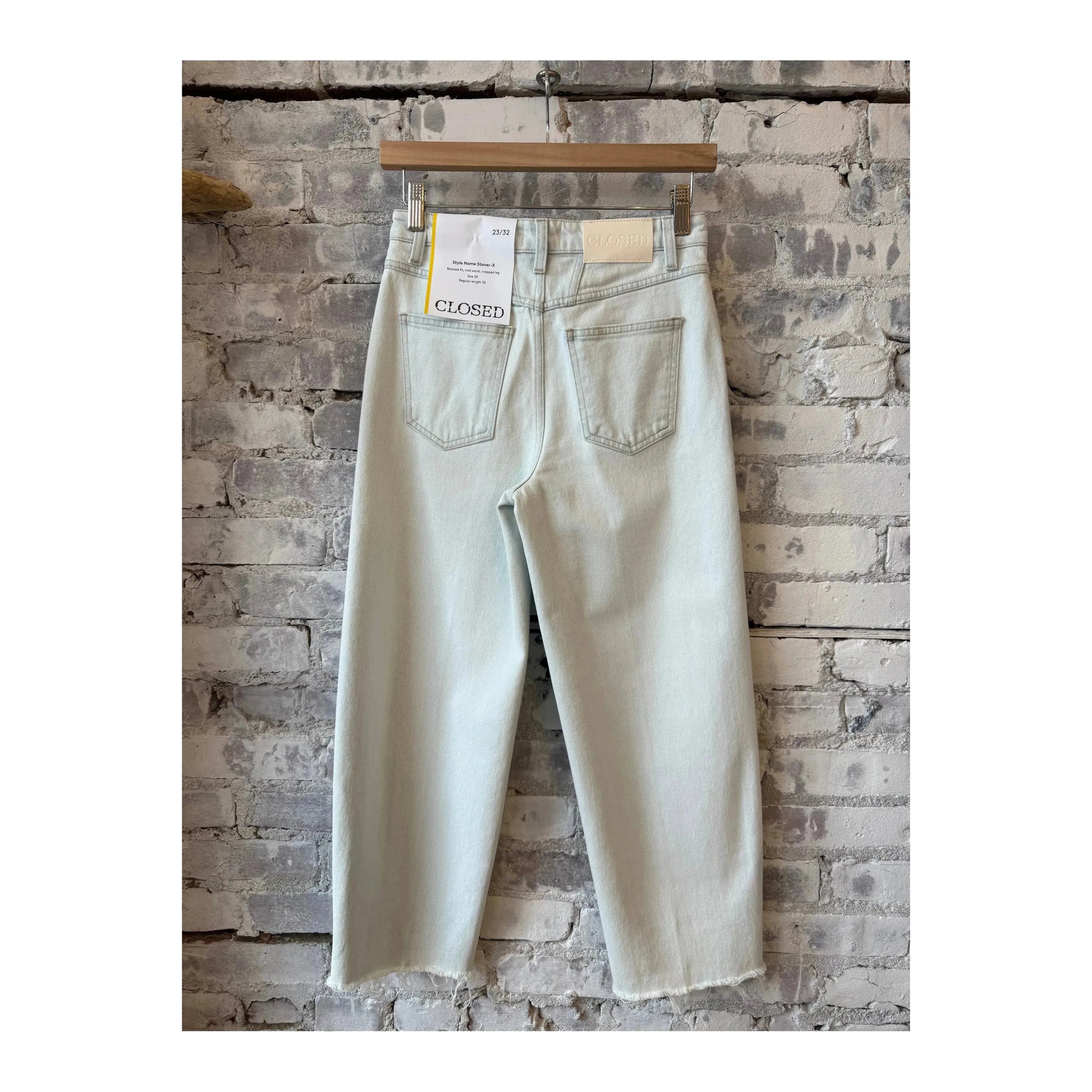 Closed Women's Stover-X Comfort Stretch Relaxed Jean in extreme light wash, showcasing a relaxed fit and denim fabric.