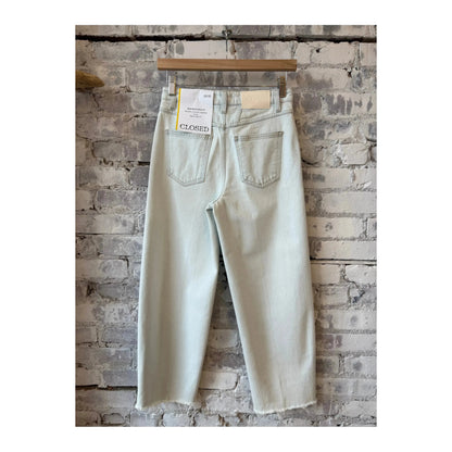 Closed Women's Stover-X Comfort Stretch Relaxed Jean in extreme light wash, showcasing a relaxed fit and denim fabric.