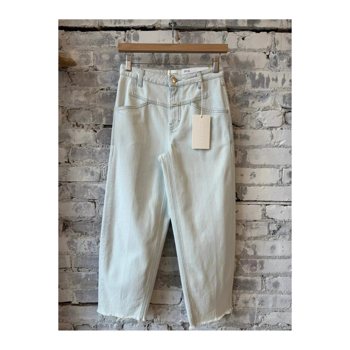 Closed Women's Stover-X Comfort Stretch Relaxed Jean in extreme light wash, featuring a relaxed fit and classic denim style.
