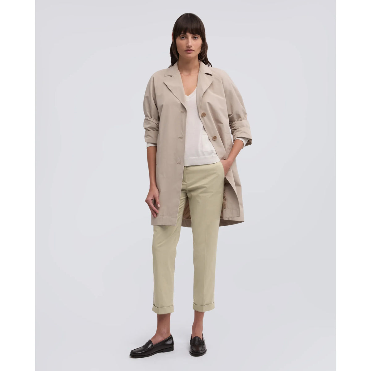 Women's Aspesi stretch cotton twill trousers in colonial beige, shown in a stylish fit on a model.