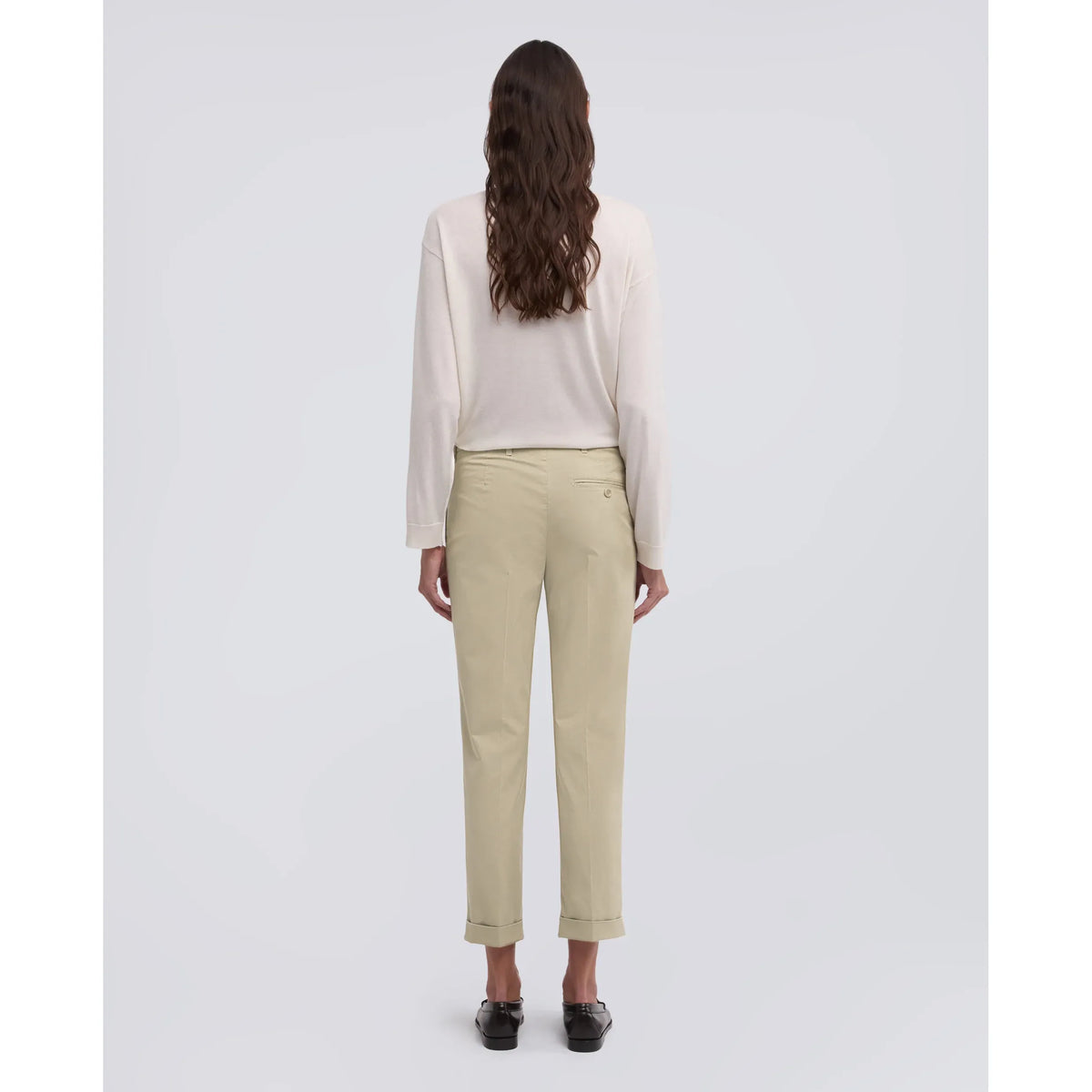 Women's Aspesi stretch cotton twill trousers in Colonial Beige, showcasing a relaxed fit and tailored design.