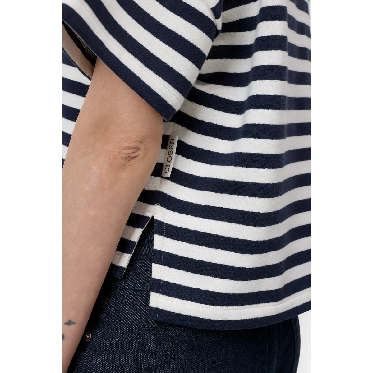 Women's striped T-shirt in dark night color by Closed Women's, featuring a comfortable fit and stylish design.