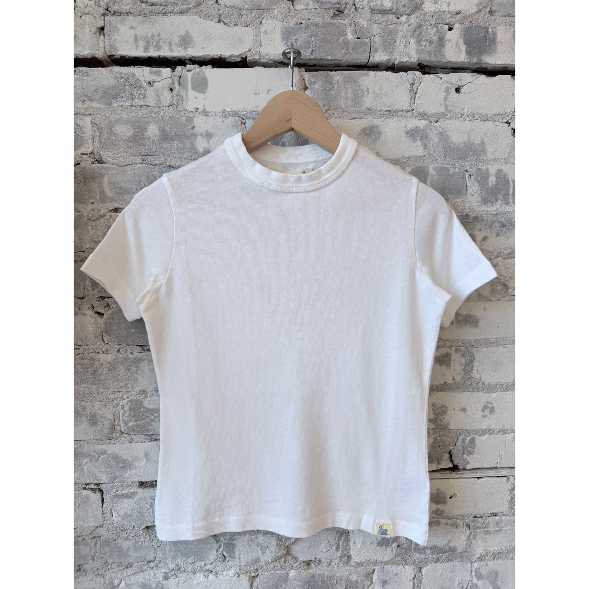 Women’s crisp white jersey cotton T-shirt by Merz b. Schwanen, showing a close-up of the soft, supple fabric and classic fit.