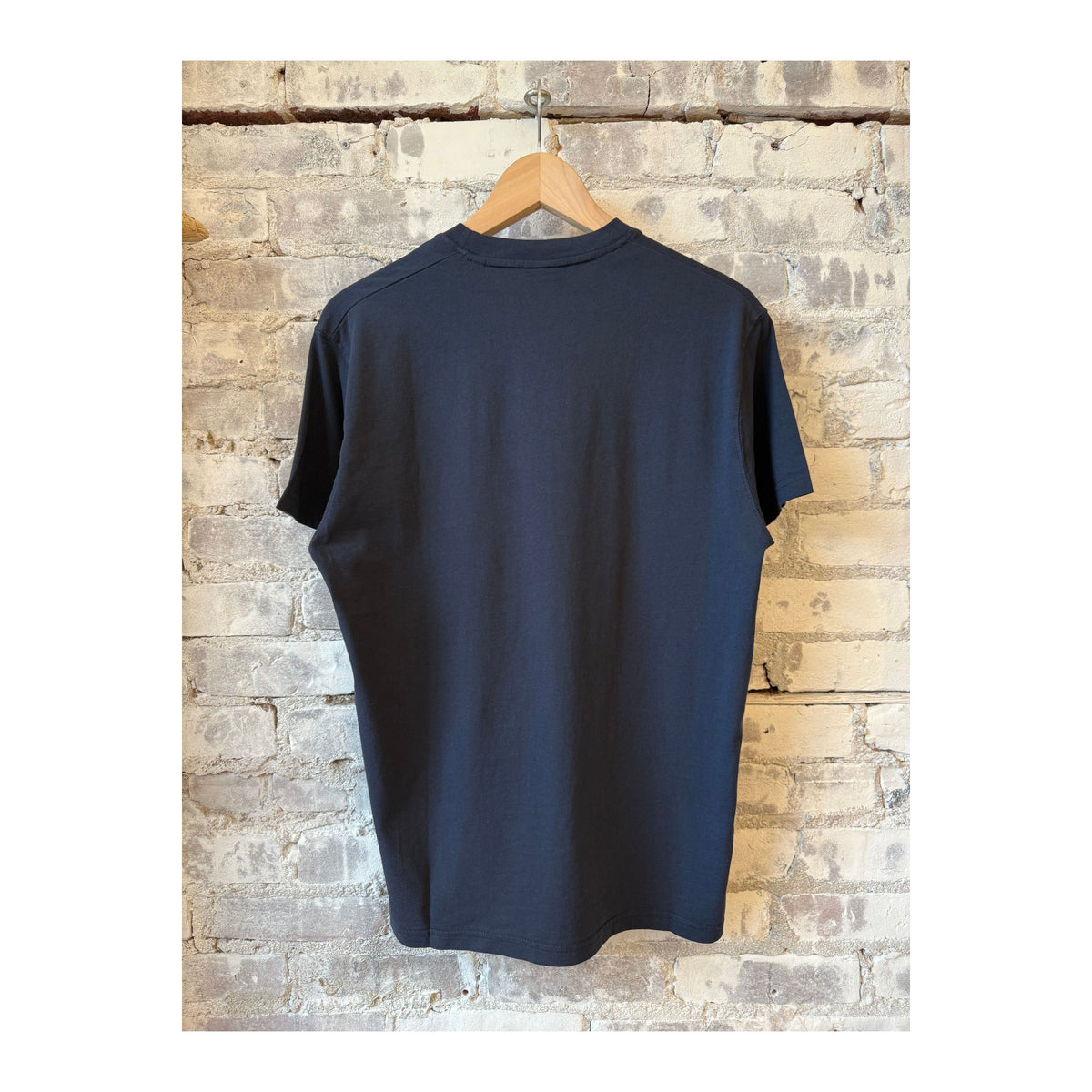 Men's navy Sundek T-shirt with pocket, casual fit, soft fabric, and short sleeves, ideal for everyday wear.