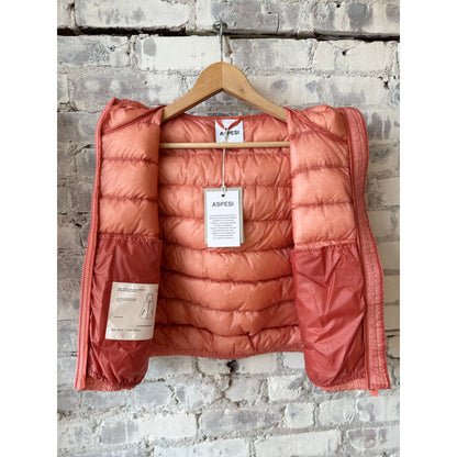 Women's ultralight ripstop nylon vest in powder pink by Aspesi, featuring a sleek, lightweight design perfect for layering.
