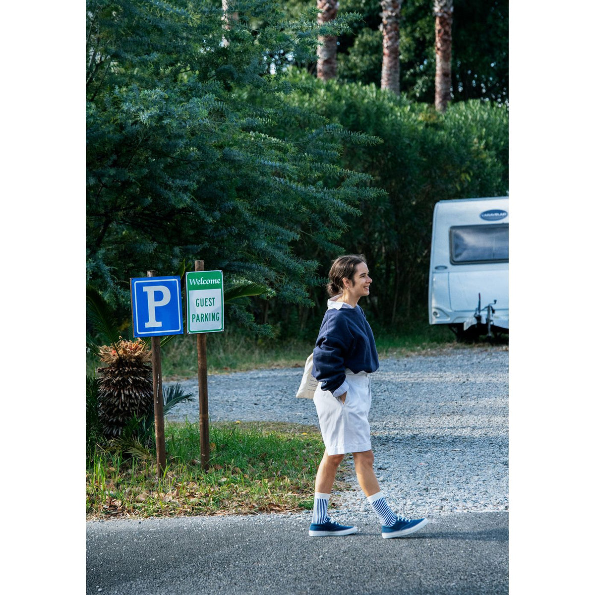 Men's vertical striped socks in white and green by Rototo, featuring a comfortable fit and stylish design.
