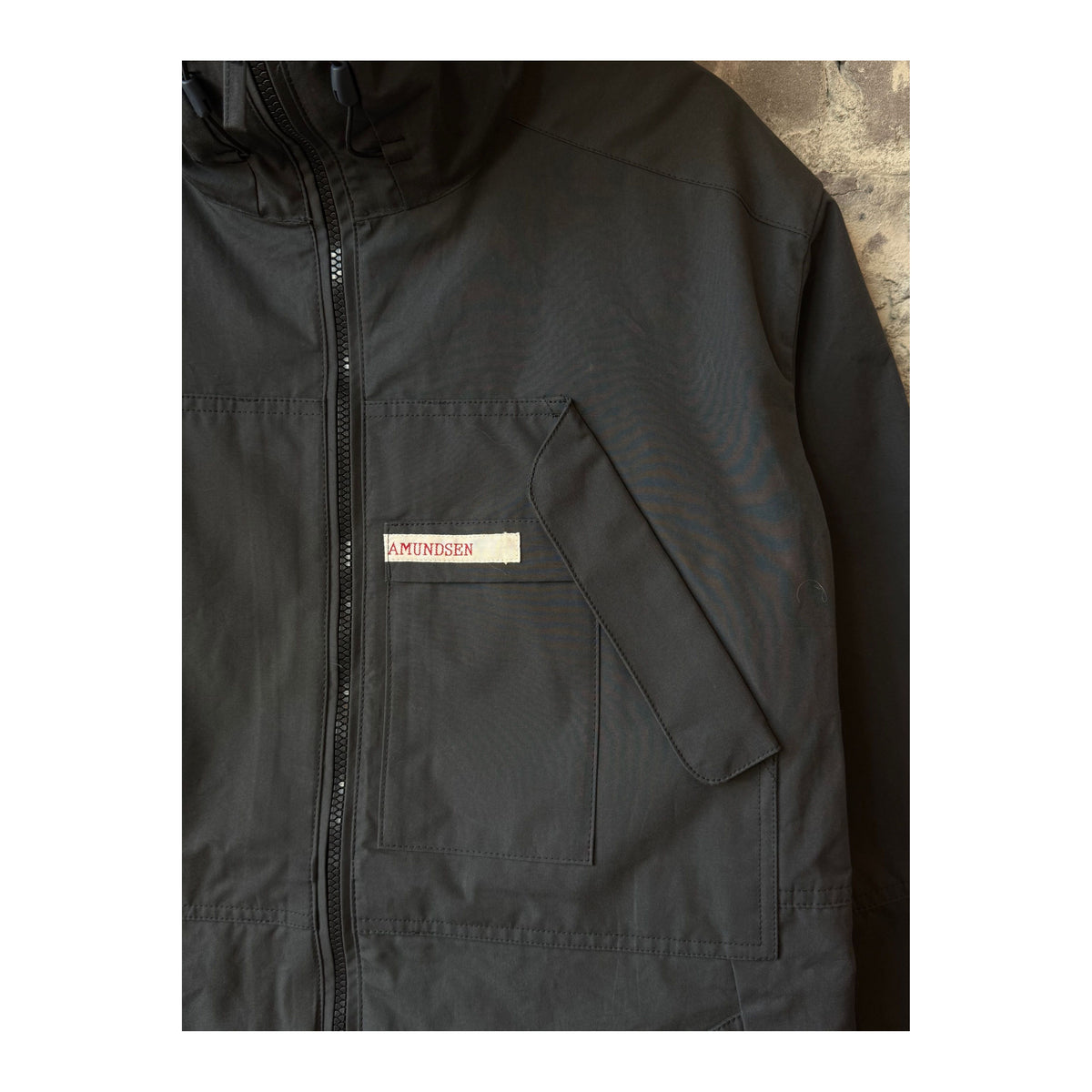 Amundsen Vidda unisex charcoal jacket, men's outdoor jacket with a sleek design and durable fabric, suitable for various weather conditions.
