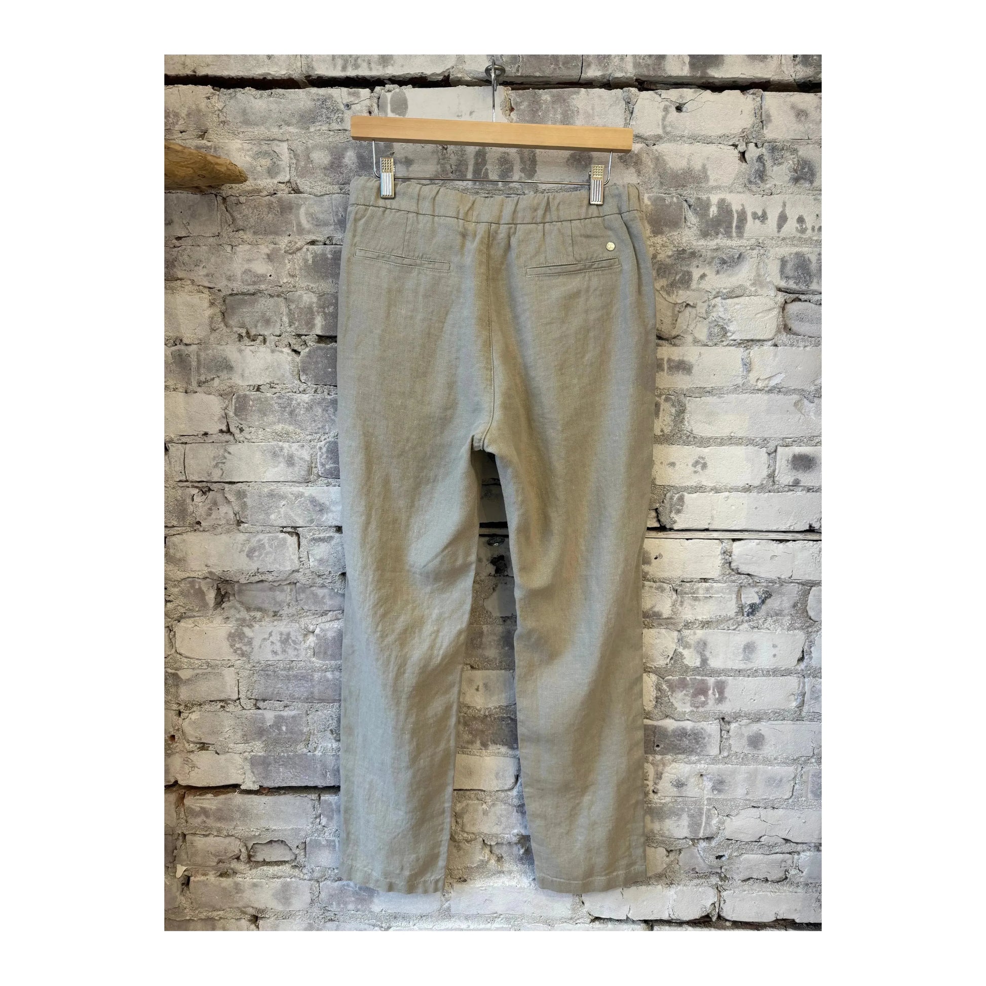Men's Vigo Tapered Regular Pant in Cloud Grey by Closed Men's, showing the relaxed fit and tapered leg design.