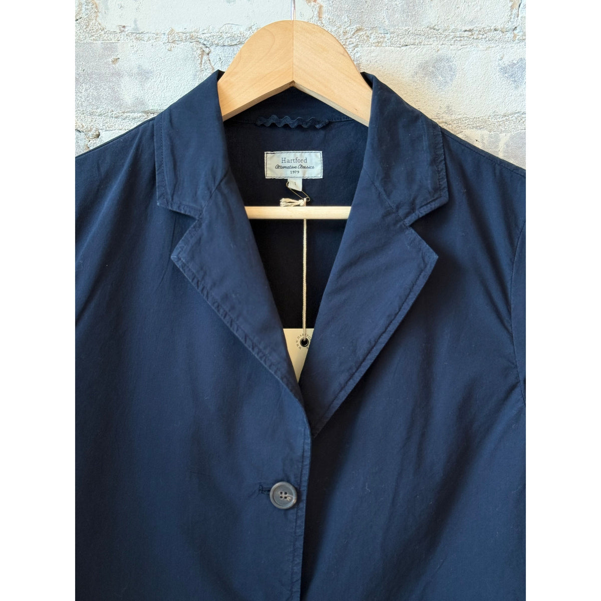 Hartford Women's Vizir Woven Jacket in Night color, stylish women's outerwear with a textured woven fabric.