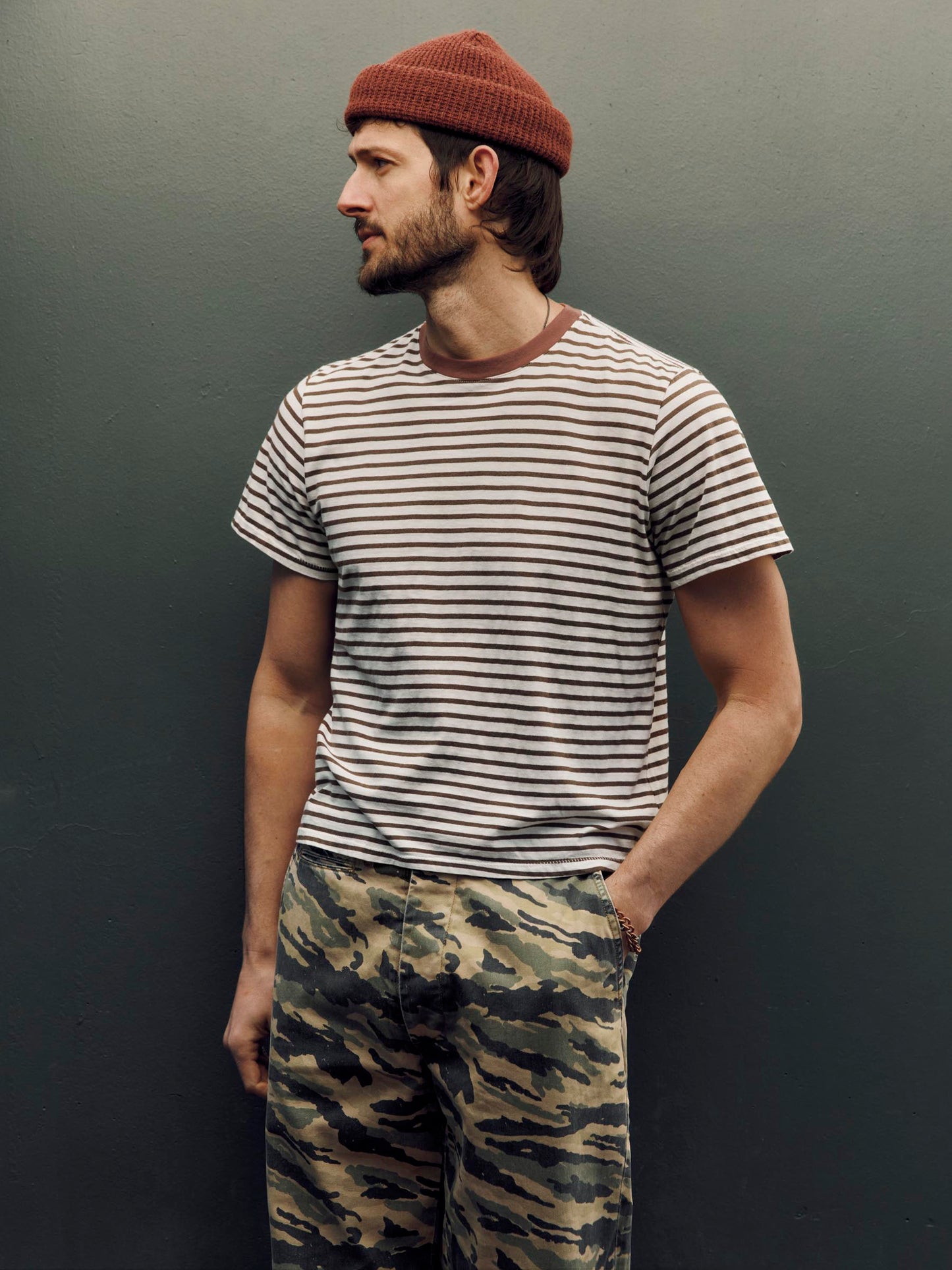 novel knit crew in brown stripe