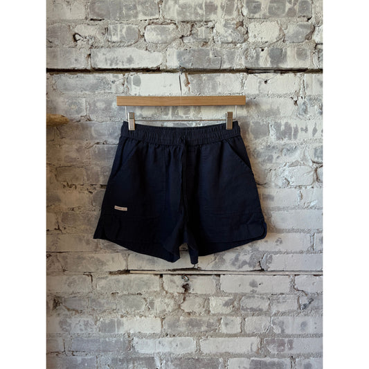 Women's safari linen shorts in faded navy by Amundsen, featuring a relaxed fit and lightweight fabric for casual outdoor wear.