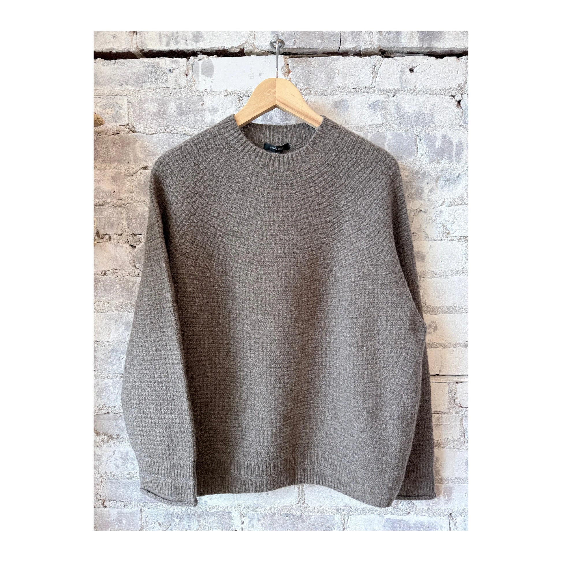 Women's wool and cashmere pullover in greige by Pas De Calais, showcasing a cozy, stylish knit sweater.
