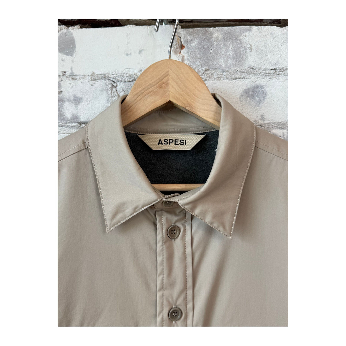 Men's Yoshitaka cotton nylon shirt jacket in colonial beige by Aspesi, showcasing a casual, lightweight outerwear style.