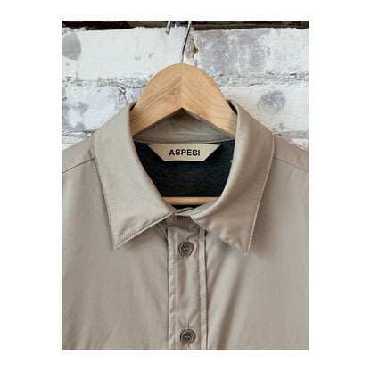 Men's Yoshitaka cotton nylon shirt jacket in colonial beige by Aspesi, showcasing a casual, lightweight outerwear style.